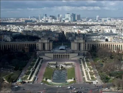 Au XIXe sicle, Napolon avait envisag de construire sur ce site une demeure pour son fils puis les rvolutionnaires de 1848 pensrent y difier un monument pour le peuple.