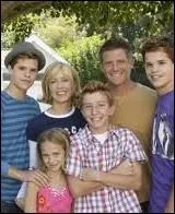 Comment s'appelle la femme qui conseille  Lynette de prendre les mdicaments contre l'hyperactivit de ses fils ?