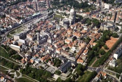 Quelle ville a t prsente par de Gaulle comme  port de mer et qui entend bien le rester  ?