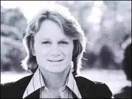 Qui chante (a chant)  Chanson Populaire  ?