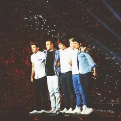 Qui a dit  Faites l'amour pas la guerre. Enfin non, faites pas l'amour, a fait des gosses, a crie, c'est chiant. Faites des crpes. C'est bon les crpes.   ?