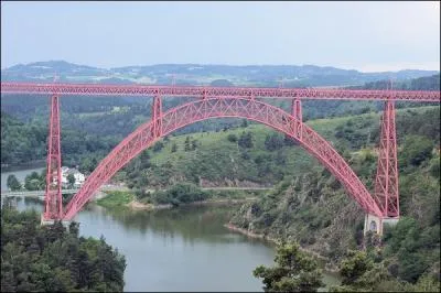 Gustave Eiffel ralisa cet ouvrage avant de s'attaquer  sa clbre tour. Cet ouvrage enjambe les gorges de la Tuyre, prs de Saint-Flour, dans le Cantal.