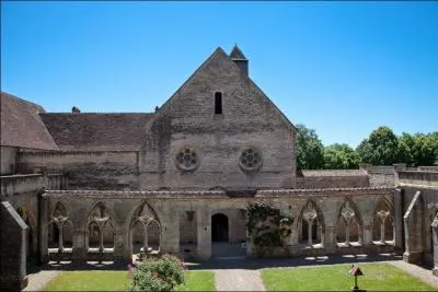 Cette abbaye, situe au cur du Berry, est considre comme la plus belle abbaye cistercienne de France. Elle a t fonde en 1136 par le cousin de Saint Bernard, Robert de Clairvaux.