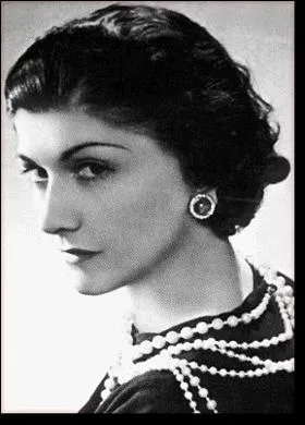Compltez ce proverbe de Coco Chanel : La mode passe, ...