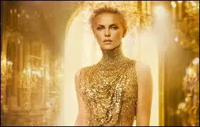 Sur quelle chanson mondialement connue Charlize Theron dfile-t-elle dans cette pub pour la marque Dior ?