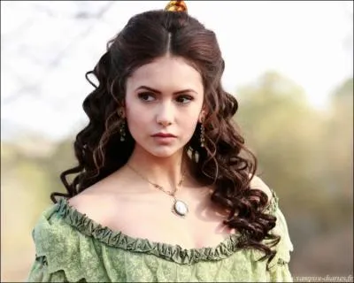 De qui Elena est-elle le sosie ?