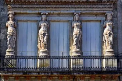 A Lauzun, vous pouvez admirer une maison no-gothique rige vers 1830, quel est son nom ?