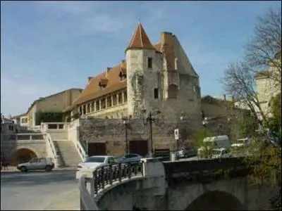 Quel chanteur est n  Nrac ?