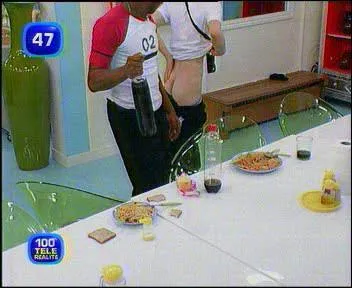 Star Ac' - Qui montre ses fesses ?