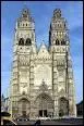 Non loin des rives de la Loire, la cathdrale Saint-Gatien rythme la vie religieuse de la ville. O est ce btiment aux splendides vitraux du XIIIe sicle, avec un orgue du XVIe ?