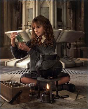 Quelle potion Hermione est-elle en train de prparer ?
