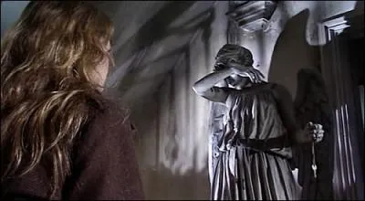 Les Anges pleureurs sont des statues qui ne bougent que lorsqu'un tre vivant les regarde :