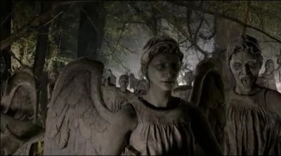 Il y avait une arme d'Anges pleureurs dans le  Labyrinthe de la Vie  :