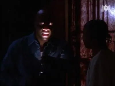 Dans  Panne de courant , que veut faire Junior puisque les parents de Vanessa ne veulent pas la laisser sortir mais que son pre le lui interdit aussi ?