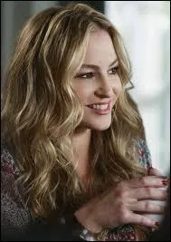 Qui interprte le rle de Angie Bolen ?