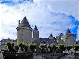 La photo reprsente au premier plan la Tour Zizim de Bourganeuf. A quelle rgion appartient cette ancienne sous-prfecture ?