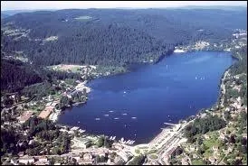 Voici le lac entourant la ville de Gerardmer. Associez-y sa rgion.