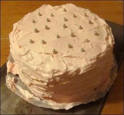 Ce gâteau est un classique de la pâtisserie américaine. À la texture aérienne, se mêlent la douceur d'un glaçage à la crème au beurre et l'intensité du cacao. 
Juste divin ! Quel est son nom ?