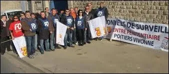 Les gardiens de prison ...