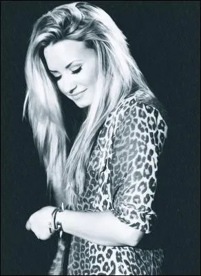 Petite, Demi tait...