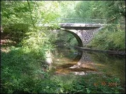 Quel dpartement de la rgion Limousin est arros par la Luzge ?