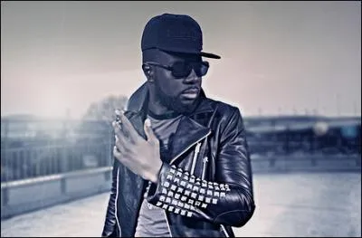 Quel est le titre de son album solo de 2006-2007 ?