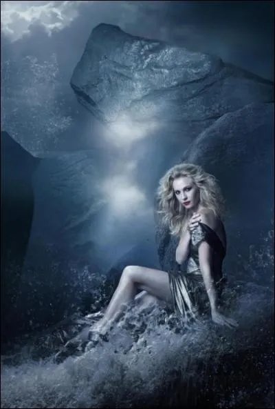 Caroline est sortie avec : 
(un bguin)