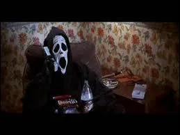 Dans la version originale de  Scream , c'est David Arquette, mais dans la version  Scary Movie , qui est-ce ?