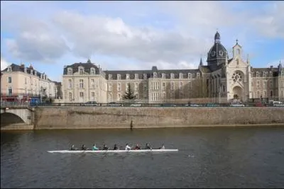 Dans quel dpartement se situe la ville de Chteau-Gontier ?