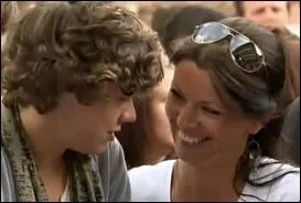 Comment s'appelle la maman de Harry Styles ?