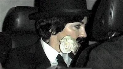 Le 19 mars 2011,  l'occasion d'une fte juive, vous vous dguisez en Charlie Chaplin !
