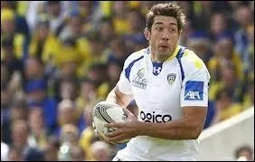 Dans quel pays joue ce joueur ?