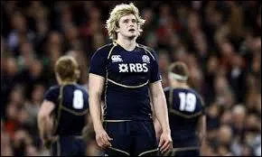 Quelle est la taille de ce joueur ?