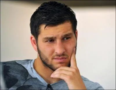 En juin 2007, il signe un contrat avec le Toulouse FC pour...