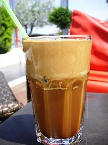 Quelle est cette boisson froide, typiquement grecque ?