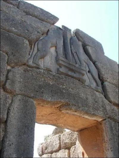 Comment s'appelle cette cit antique dont le vestige le plus clbre est la porte des Lions ?