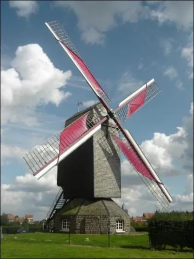 Auprs de quel mont est situe ce moulin ?