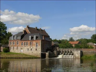 Dans le village de ce moulin,on fabrique du fromage,le quel ?