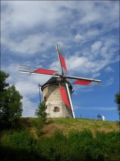 Ce moulin a t constuit au XVIIIe sicle avec les ruines d'une abbaye,c'est le ...