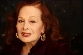 Qui joue le rle de la grand-mre de clem (mre de caroline) ?