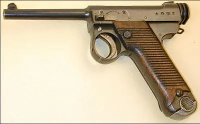Quelle arme a pris ce pistolet comme pistolet standard ?
