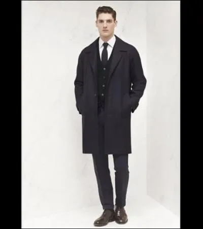 Ce manteau, dont les manches n'ont pas de couture aux paules, porte le nom d'un lord. C'est un :