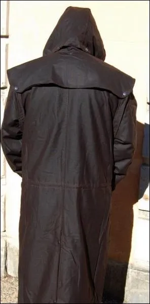 Ce manteau, long, tait port dans l'Ouest amricain. Dans  Le bon, la brute et le truand , c'est celui de Clint Eastwood. C'est un :