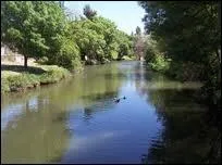 Quel dpartement de la rgion Languedoc-Roussillon est travers par le Coulazou ?