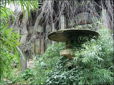 Ce cinma, install dans une demeure d'origine asiatique, est le seul du VIIme arrondissement. On voit ici son jardin. Quel est son nom ?