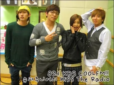 Avec qui animait-il  Kiss the Radio  ?