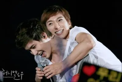 Qui est avec lui sur cette photo ?