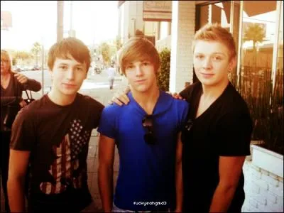 Sous quel nom District3 tait connu avant de participer  XFactor ?