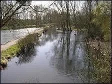 La Conie arrose les dpartements du Loiret ( 45 ) et de l'Eure-et-Loir ( 28 ). Elle est un affluent de la rivire ...