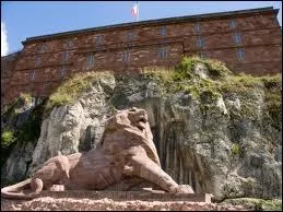 La photographie reprsente le clbre Lion de Belfort.  quelle rgion appartient cette ville ?
